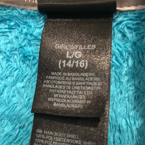 Girls Northface Denali Jacket, Hat and Gloves - Picture 3 of 4